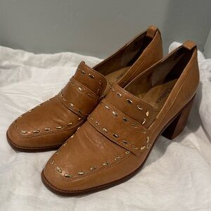 Kelsi Dagger Brooklyn Involve Loafer Pump Block Leather Camel Brown Gold Details